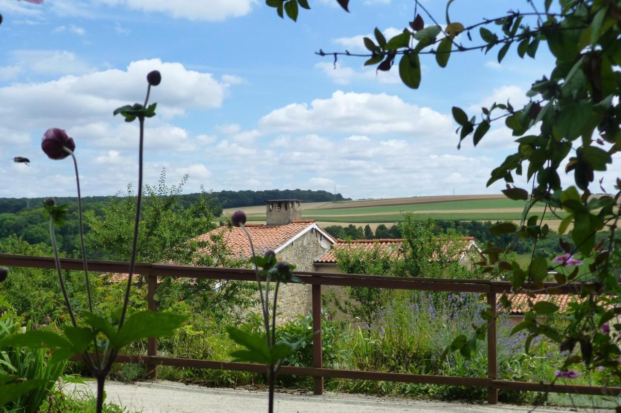 Les Chambres De La Ville Haute Dun-sur-Meuse Εξωτερικό φωτογραφία